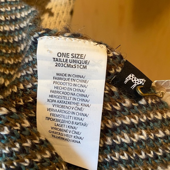 NWT floral camo scarf by Echo - Picture 3 of 5